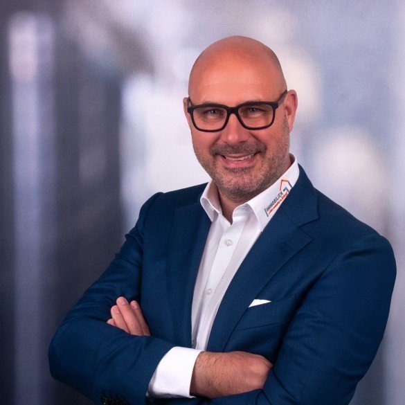 Herr Oli�ver M�sch