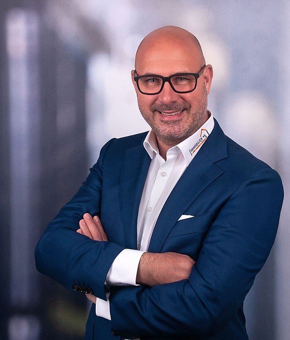 Herr Oli�ver M�sch