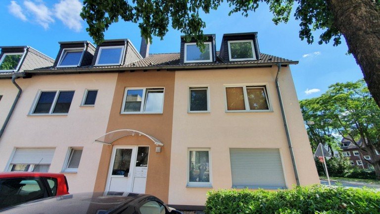 Hausansicht Oberhausen Dachgeschosswohnung Vermietet! Schnuckelige, renovierte Dachgeschosswohnung in OB-Holten!
