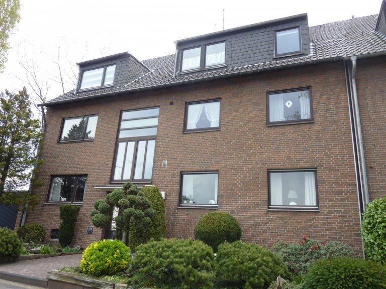 Front Oberhausen Dachgeschosswohnung VERMIETET! Renovierte 2,5 Raum Wohnung in OB-Sterkrade/K�nigshardt!