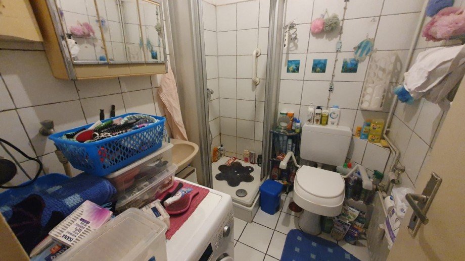 Bad Wohnung rechts Renditeobjekt Duisburg