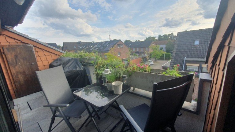 Balkon Oberhausen Dachgeschosswohnung Verkauft! Wundersch�ne Dachgeschosswohnung mit Balkon und Garage!